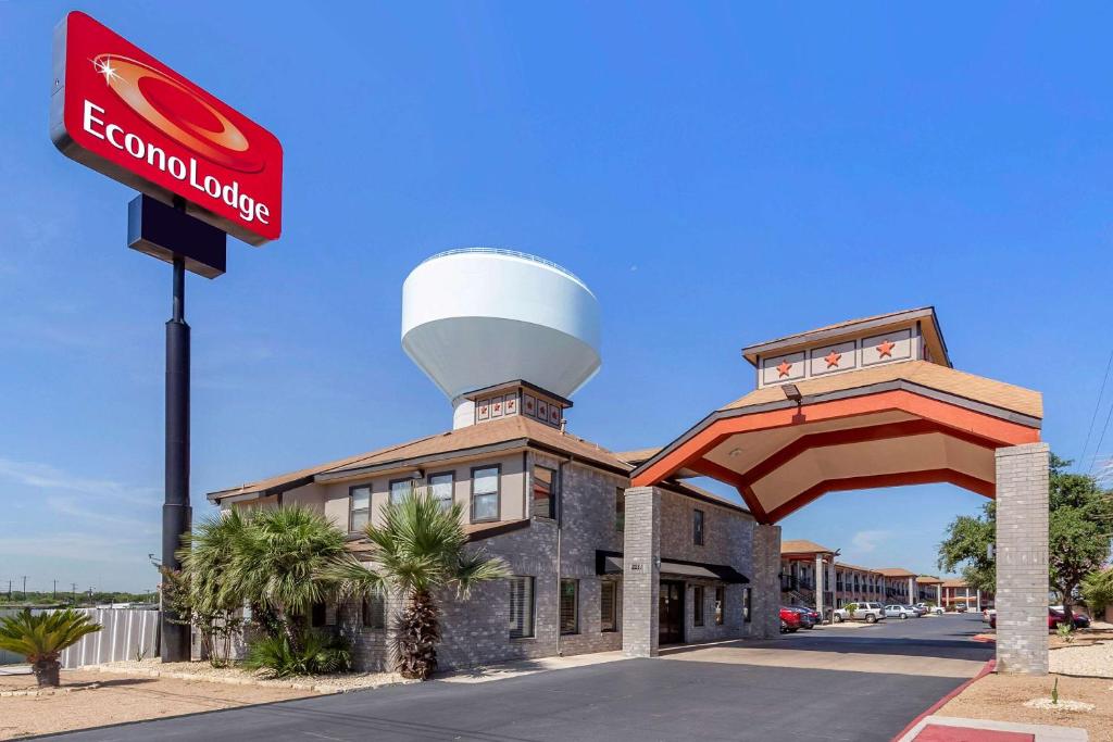 Econo Lodge Near Lackland Air Force Base-SeaWorld Main image 1